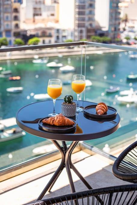 Stylish Seafront Spinola Apartment San Julián Exterior foto