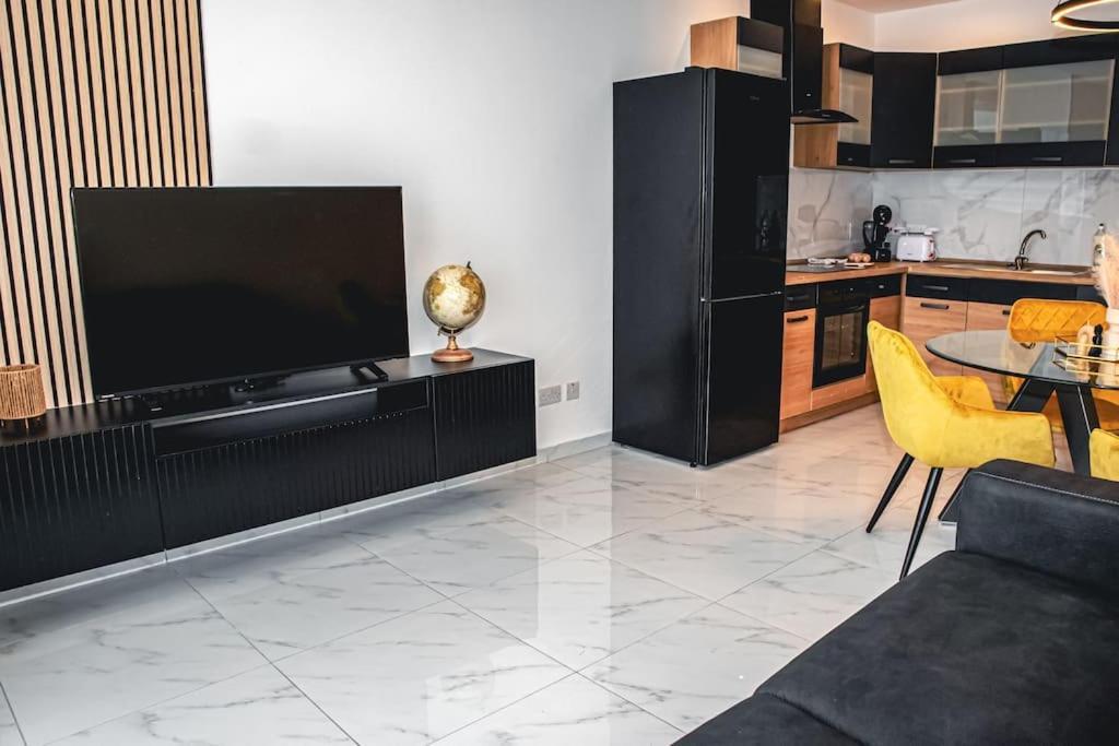 Stylish Seafront Spinola Apartment San Julián Exterior foto